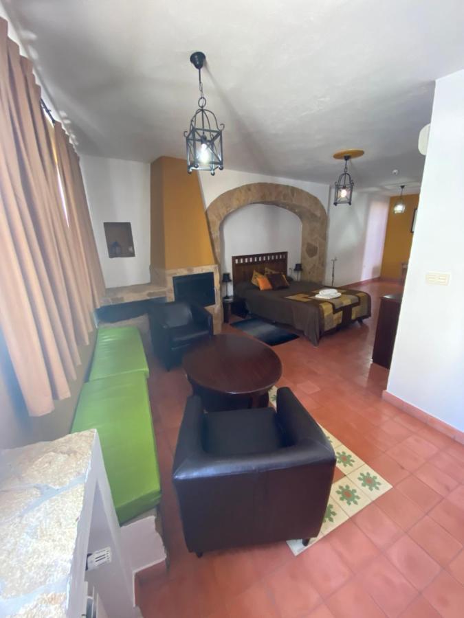 Hotel Rural La Posada De Las Cigueenas Херес-де-лос-Кабальерос Экстерьер фото