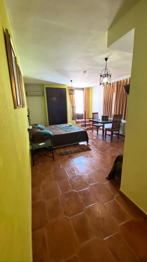 Hotel Rural La Posada De Las Cigueenas Херес-де-лос-Кабальерос Экстерьер фото