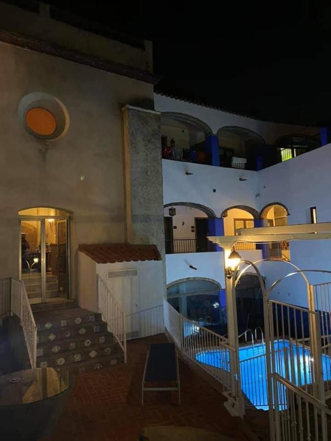 Hotel Rural La Posada De Las Cigueenas Херес-де-лос-Кабальерос Экстерьер фото