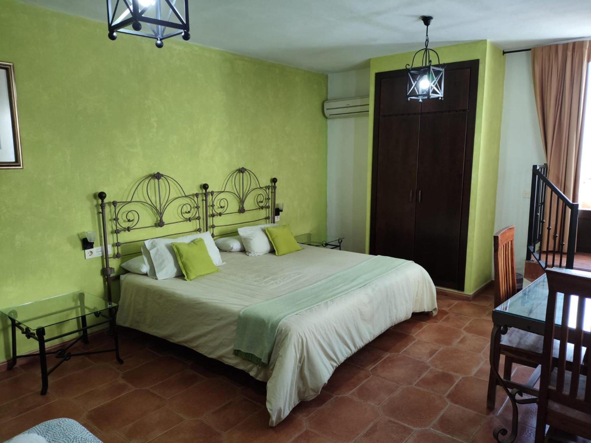 Hotel Rural La Posada De Las Cigueenas Херес-де-лос-Кабальерос Экстерьер фото