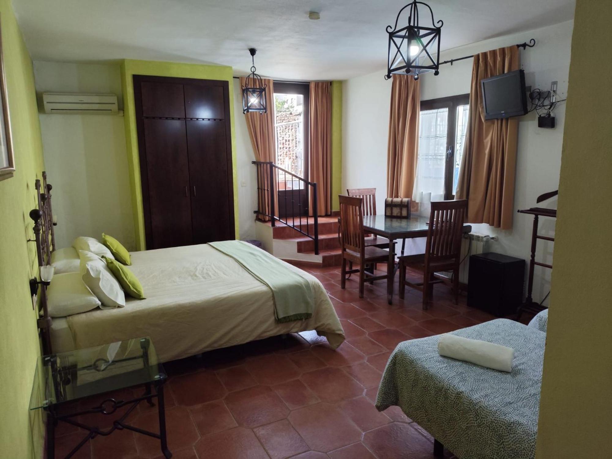 Hotel Rural La Posada De Las Cigueenas Херес-де-лос-Кабальерос Экстерьер фото